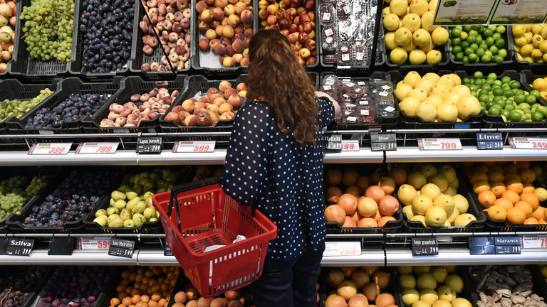 Meredeken emelkednek az élelmiszerárak, a gyümölcsért 46 százalékkal kell többet fizetni