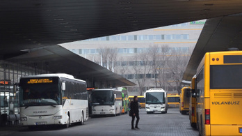 Százezer forintra fogják büntetni a Volánbusz sofőrjeit a maszk nélküli utasokért