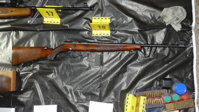 Illegális fegyverarzenált találtak egy német férfi magyarországi házában