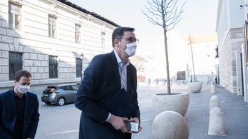 Ötvenezer forintos büntetést is kaphat Budapesten, aki nem visel maszkot