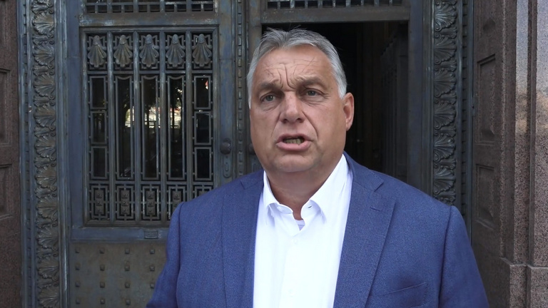 Orbán Viktor: Október 1-től kötelezővé teszik a lázmérést az iskolákban