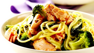 Hideg, tonhalas spagettisaláta – minél több friss zöldséget adj hozzá!
