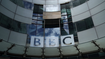 Több mint hétszáz női munkatárs fizetését emelte a BBC, amióta kitört a botrány