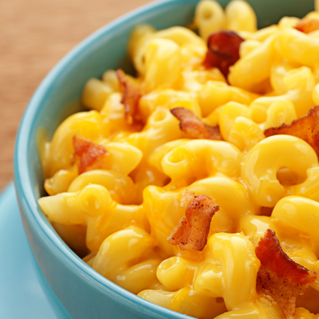 Villámgyors sajtos makaróni pirított baconnel dúsítva – Az amerikai mac and cheese egész napra jóllakat