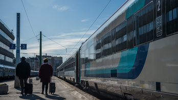 Újabb tíz regionális vasútvonalon állítja vissza az eredeti menetrendet a MÁV és a GYSEV