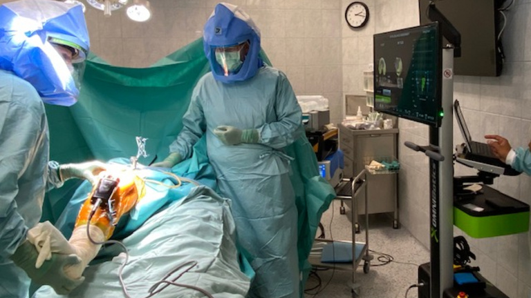 Már a térdműtétnél is robotok asszisztálnak Budapesten