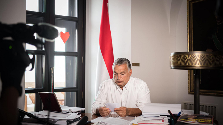 Orbán Viktor: 23 órakor be kell zárni a szórakozóhelyeket!