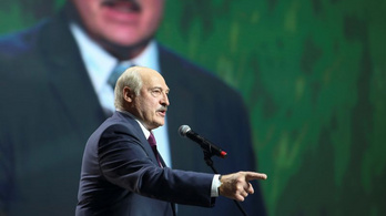 Lukasenko fegyvereket kért Oroszországtól és háborúval fenyeget