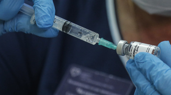 Engedélyezték a harmadik koronavírus-vakcina tesztelését Oroszországban