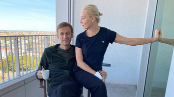 Kiengedték Navalnijt a kórházból