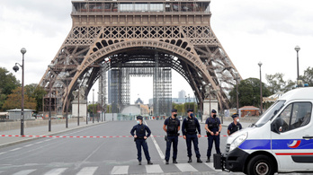 Újranyitották az Eiffel-tornyot a bombafenyegetés után