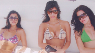 Kim Kardashian megragtapaszozott dekoltázzsal nosztalgiázik