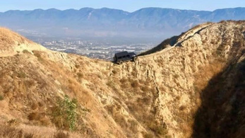 Egy hegygerincen hagyott Jeep Wrangler rejtélye izgatja a kaliforniaiakat