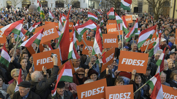 Két százalékkal vezet a Fidesz az ellenzéki pártok előtt