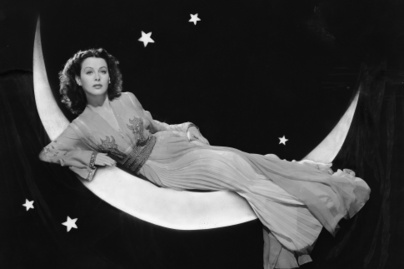 Egy igazi zseni, akit sokáig csak filmes orgazmusáról ismertek: Hedy Lamarrnak köszönhetjük a bluetootht is