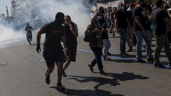 Könnygázzal oszlatták a görög rendőrök a tüntetőket