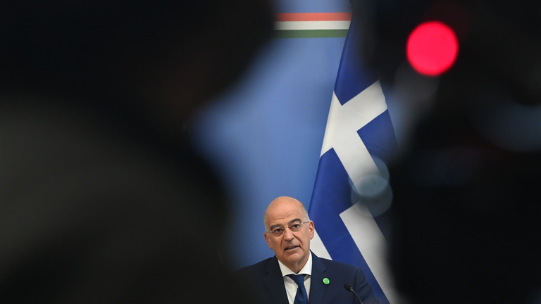 Szinte könyörgött a görög külügyminiszter Szijjártó Péternek Magyarország törökök elleni támogatásáért