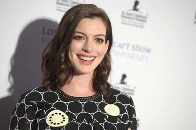 Anne Hathaway platinaszőke hajjal: új filmjében fel sem ismertük hirtelen