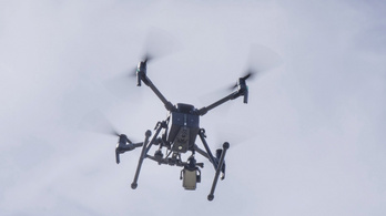 Drónokkal vadásznak a rendőrök a szabálytalan autósokra