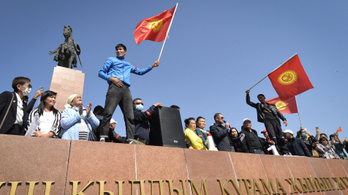A kormányfő után az elnök is kész lemondani Kirgizisztánban