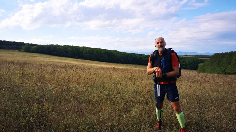 Túrarekorder lett a színművész, ötvenhét nap alatt 2600 kilométert gyalogolt