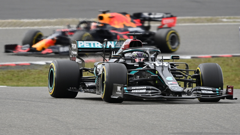 Lewis Hamilton történelmi győzelmével zárult az Eifel Nagydíj