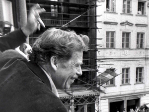 A csehek lecserélnék Havel strasbourgi szobrát