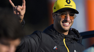 Ricciardo behajtja a Renault főnökén a sörözés közben köttetett tetoválos fogadást