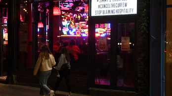 Hiába zárnak este a pubok, bulizók tömegét kellett feloszlatni Liverpoolban