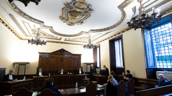 Először tárgyal zaklatási ügyet a vatikáni bíróság, egyik vádlottja öt éven át zaklatott egy ministránsfiút
