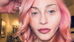 Madonna haja rózsaszín lett