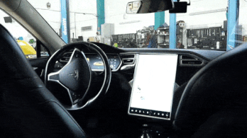 Tesla taxi 360 ezer kilométerrel: vennéd?