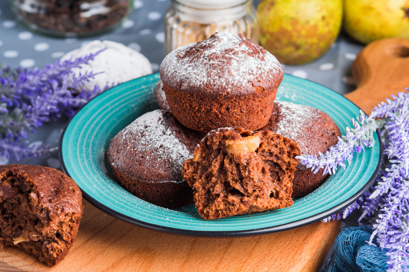 Pihe-puha csokis-körtés muffin: a gyümölcstől lesz szaftosabb a tészta