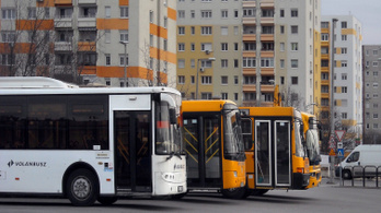 Változik a volánbuszok közlekedési rendje a hosszú hétvégén
