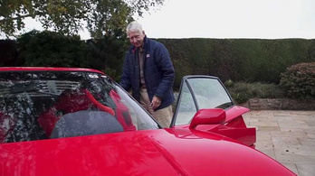 Ez a bácsi még 80 évesen is Ferrarikkal jár