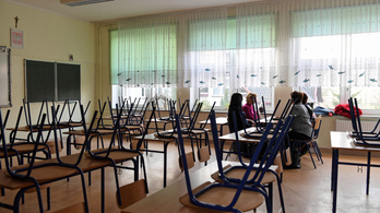 A felsős diákok is vegyes vagy távoktatásra térnek át Lengyelországban