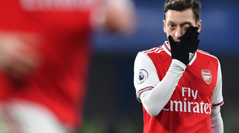 Kirakták a bajnoki keretből, Özil kiakadt az Arsenalra