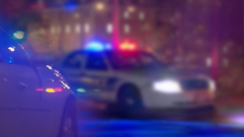 Elbocsátották az illinoisi rendőrt, aki rálőtt egy kocsiban ülő fekete párra