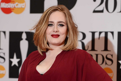 Adele a felére fogyott: 45 kiló mínusszal először állt kamerák elé
