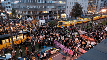 Heves abortuszpárti tüntetések Lengyelországban
