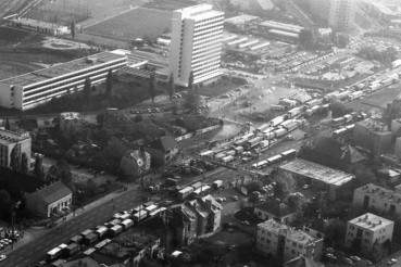 Légifotó az M1-M7 bevezető szakaszáról és a Budaörsi út környékéről. A felvétel a taxisblokád idején, 1990. október 26-án készült.