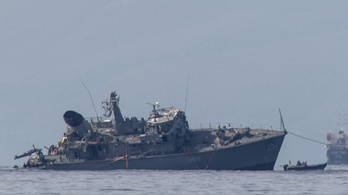 Pireuszi veszte lett a görög hadihajónak