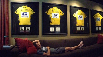 Armstrong köszöni, elvan a sárga trikókkal