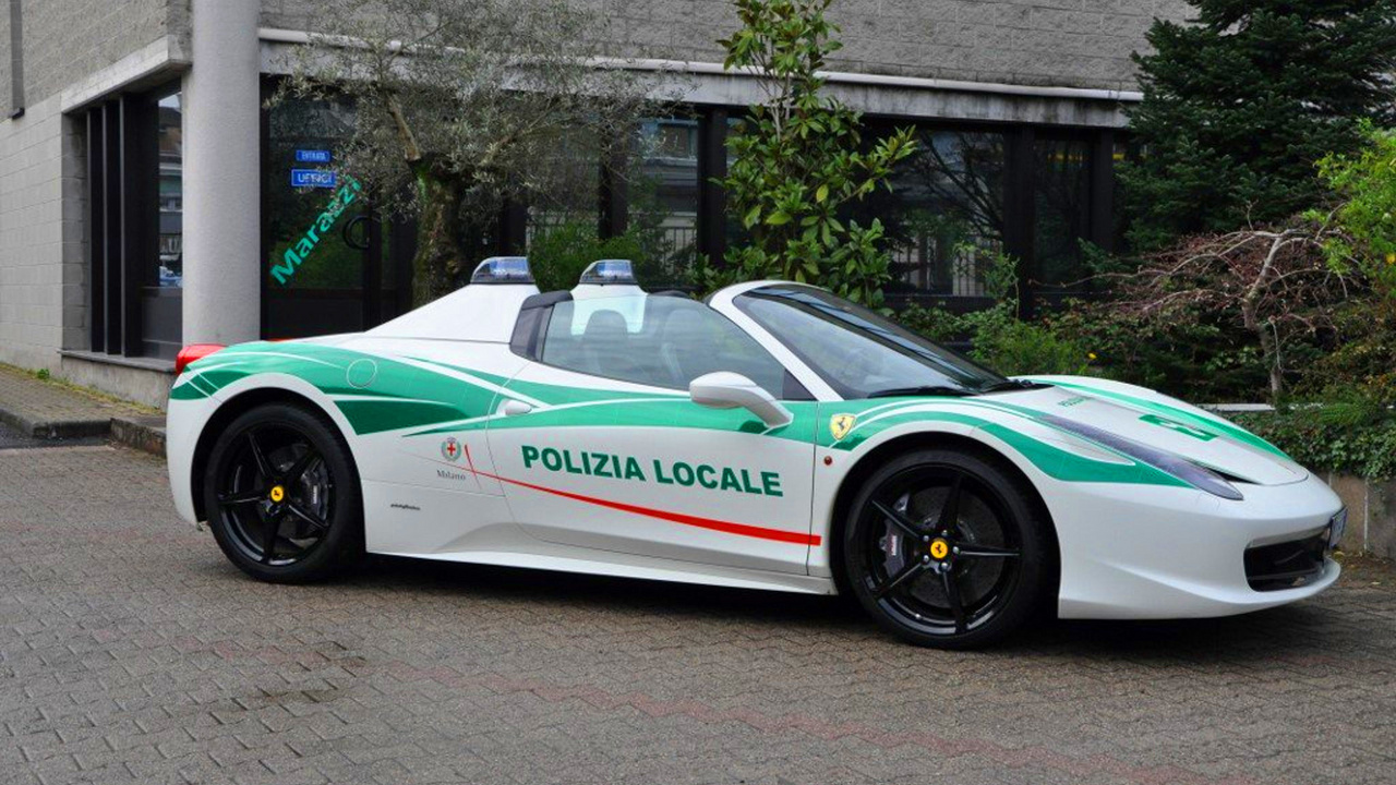 A Ferrari 458 Spider a milánói rendőrséghez tartozik, és ezt az előzőktől eltérően nem szállításra használják, hanem normális, hétköznapi rendőrautóként üzemel. A Ferrari történetében a csavar az, hogy maffia tulajdonában állt az autó, azonban a rendőrség lefoglalta. Mi több, használatba is vette, ugyanis Olaszországban a rendőröknek és tűzoltóknak joguk van igényelni a lefoglalt járműveket. Ezzel a gyerekeknek akartak példát statuálni, hogy nem éri meg bűnözőnek állni. Más kérdés, hogy az üzenet magában hordozza azt, hogy a bűnözőknek van pénze Ferrarira.