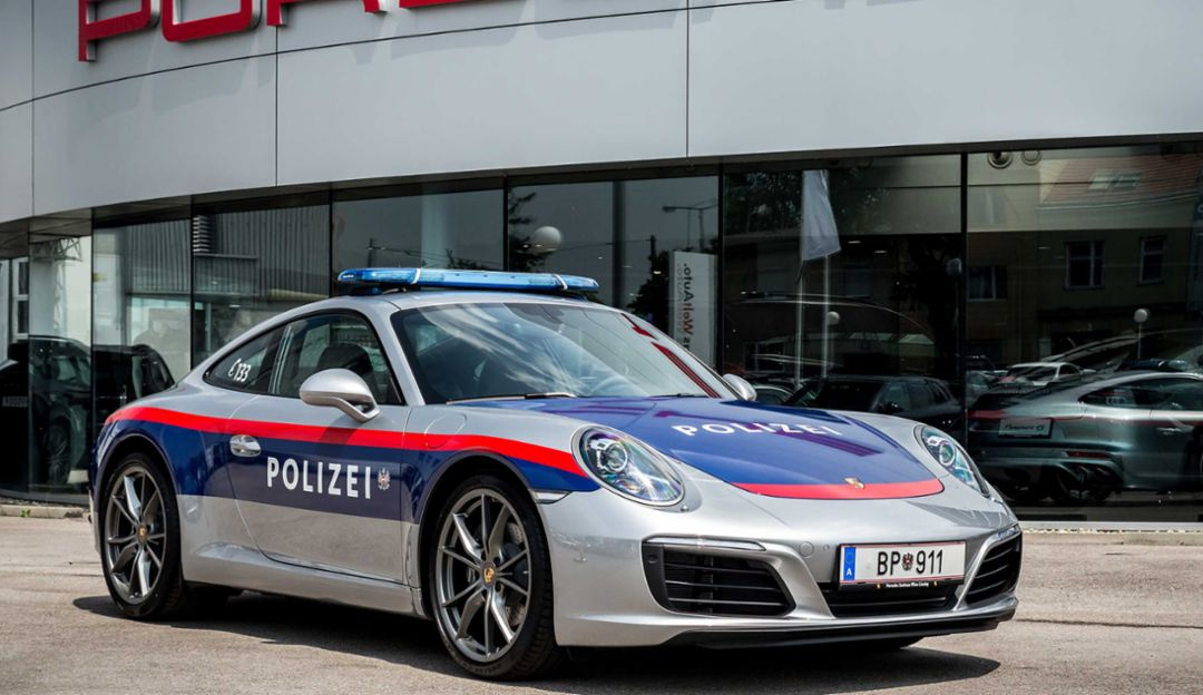 Csupán pár hónapig használta az osztrák rendőrség a Porsche Carrera 911-et 2017-ben, azonban ténylegesen használták: főként autópályán járőröztek vele. Az autónak egyébként jelképes üzenete is volt, azt akarták bebizonyítani, hogy ilyen baromi erős sportautóval, mint a 911 is lehet biztonságosan és felelősségteljesen vezetni.