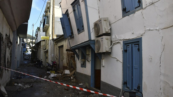 Folytatódik a mentés az égei-tengeri földrengés után