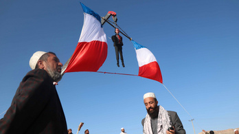Dühödt tüntetők akasztják a francia elnököt az iszlám világban