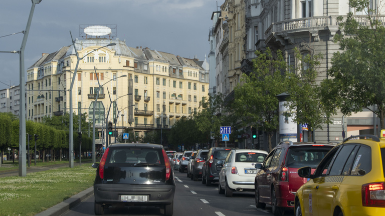 Újabb káoszt és sok száz milliós veszteséget hoz az ingyenes parkolás Budapesten