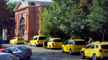 2022 végéig örülhetnek a magyar taxisok