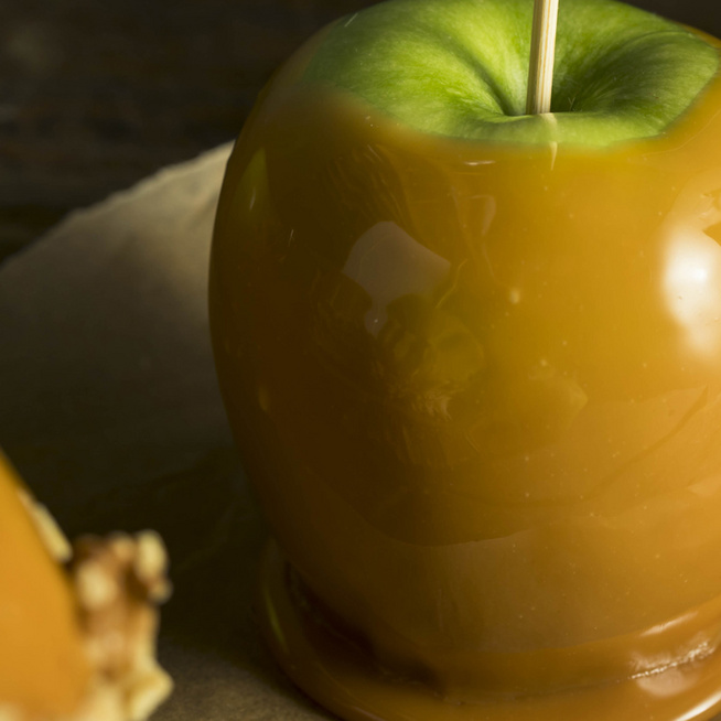 Így készül a karamellizált alma, az amerikaiak kedvenc őszi csemegéje